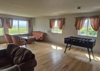 Stori Kambur Farmhouse spacious living room